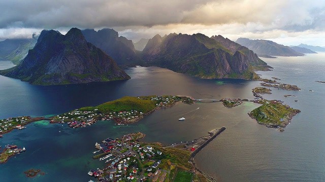 Lofoten (Norway / Arctic Circle) - an incredibly beautiful archipelago filmed from a drone.